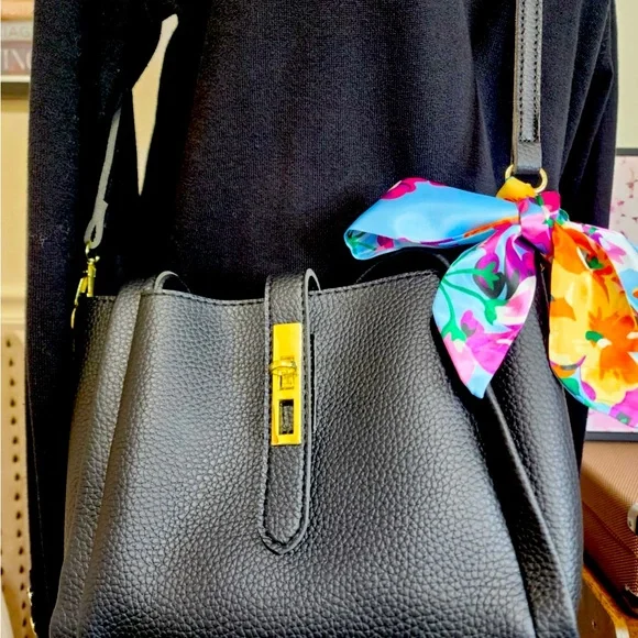 Black Crossbody Vegan Leather Purse - Picture 6 of 6